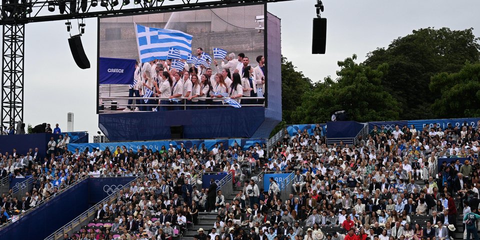 Η Ελληνική Ομάδα με πλοιάριο στον Σηκουάνα στην τελετή έναρξης των Ολυμπιακών Αγώνων 2024 -Φωτογραφία: ΑΝΤΩΝΗΣ ΝΙΚΟΛΟΠΟΥΛΟΣ / EUROKINISSI
