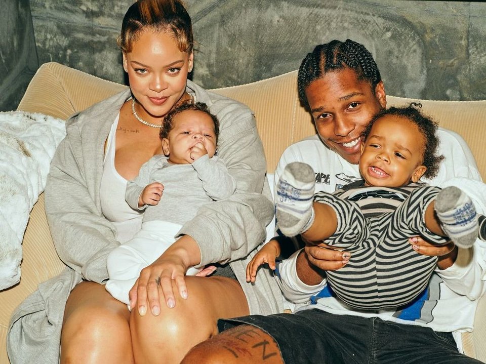 H Ριάνα με τον σύντροφό της A$AP Rocky και τα δύο τους παιδιά