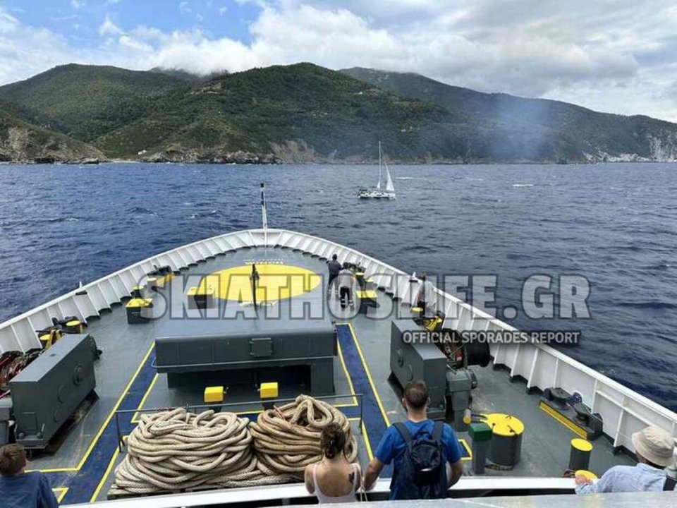Φωτογραφίες με το ακυβέρνητο ιστιοπλοϊκό ανοιχτά της Σκοπέλου
