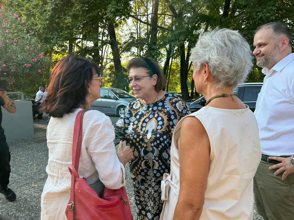Η Αγγελική Κοταρίδη, η έφορος Ημαθίας Γ. Στρατούλη, ο δήμαρχος της Ηρωικής Πόλης Νάουσας Νικ. Κοντογιάννης υποδέχονται τη Λίνα Μενδώνη