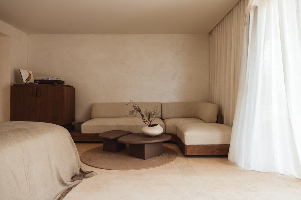 To κομψό lounge σε μια από τις σουίτες