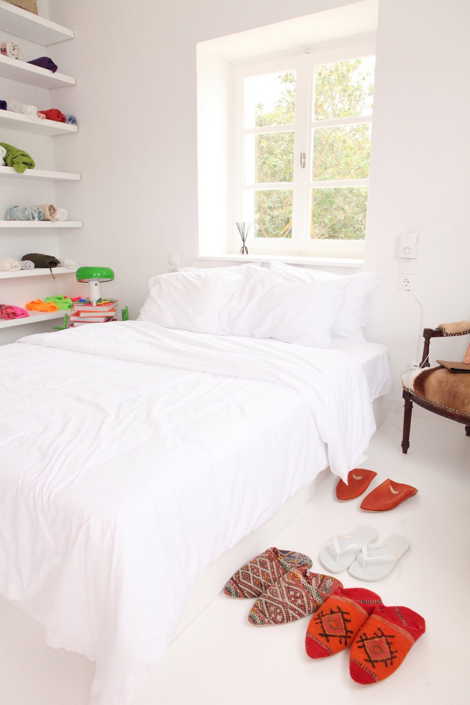 Τα μαροκινά πασούμια κάνουν fashion statement στο υπνοσωμάτιο / Φωτογραφία: Courtesy of George Carabellas