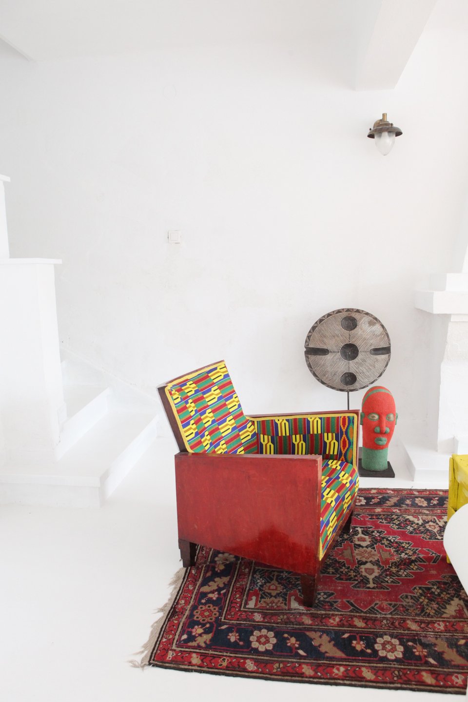 Μια έθνικ αφρικανική γωνιά στο σαλόνι / Φωτογραφία: Courtesy of George Carabellas