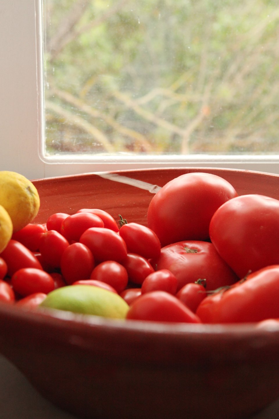 Τα καλούδια του καλοκαιριού σε μια γωνιά της τραπεζαρίας / Φωτογραφία: Courtesy of George Carabellas