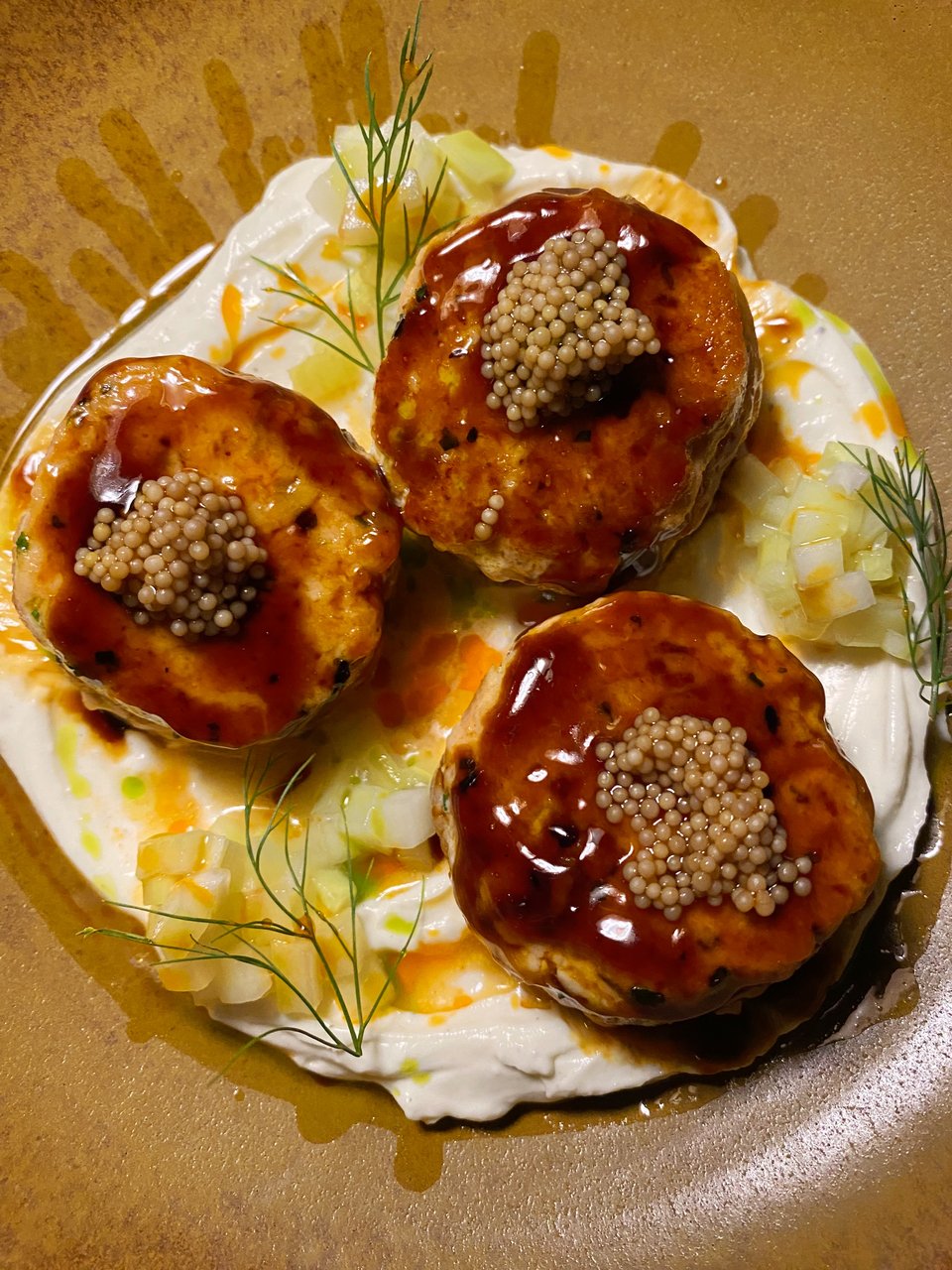 Μπιφτεκάκια σολομού  / Φωτογραφία: Μάνος Λειβαδάρος/iefimerida