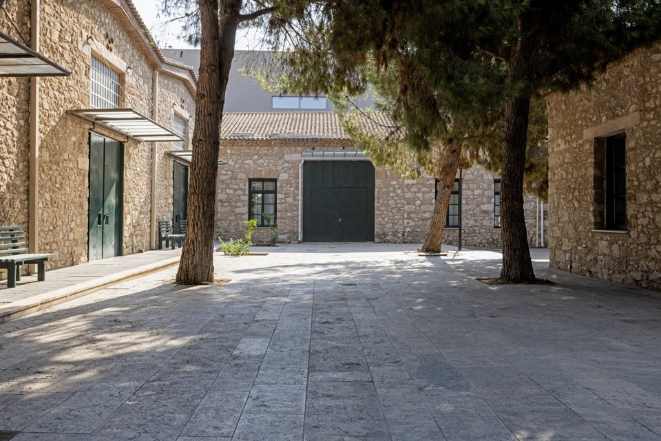 Δραματική Σχολή Εθνικού Θεάτρου / Σχολείον της Αθήνας – Ειρήνη Παπά | Φωτογραφία © Ναταλία Τσουκαλά | Ευγενική Παραχώρηση ΝΕΟΝ