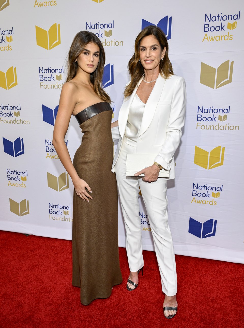 Η Kaia Gerber, αριστερά, και η μητέρα της Cindy Crawford