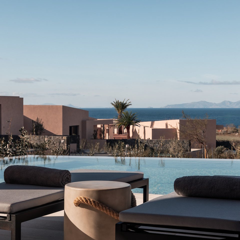 Γενική άποψη από την πισίνα. 