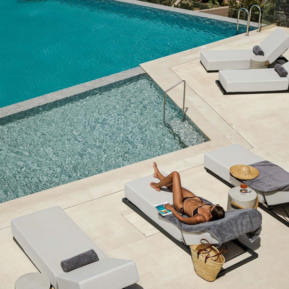 Άποψη από την κεντρική πισίνα. 