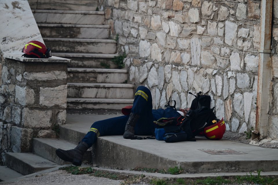 φωτιά στην Αττική, πυροσβέστες