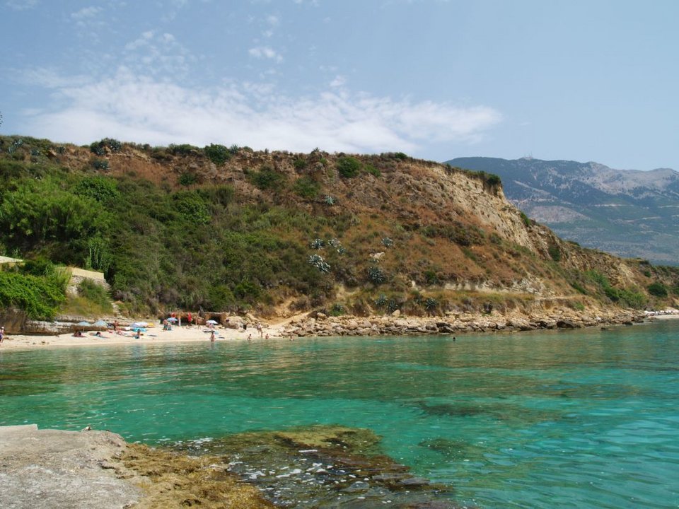 Καραβάδος παραλία/ Φωτογραφία: Shutterstock