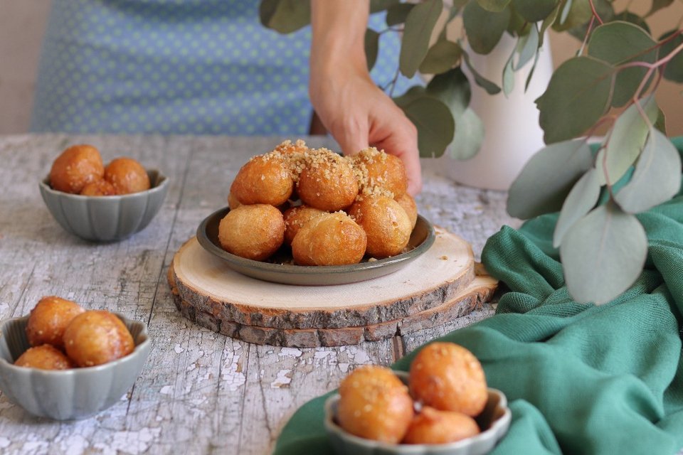 Οι λουκουμάδες βαίνουν σε πολλές γεύσεις.