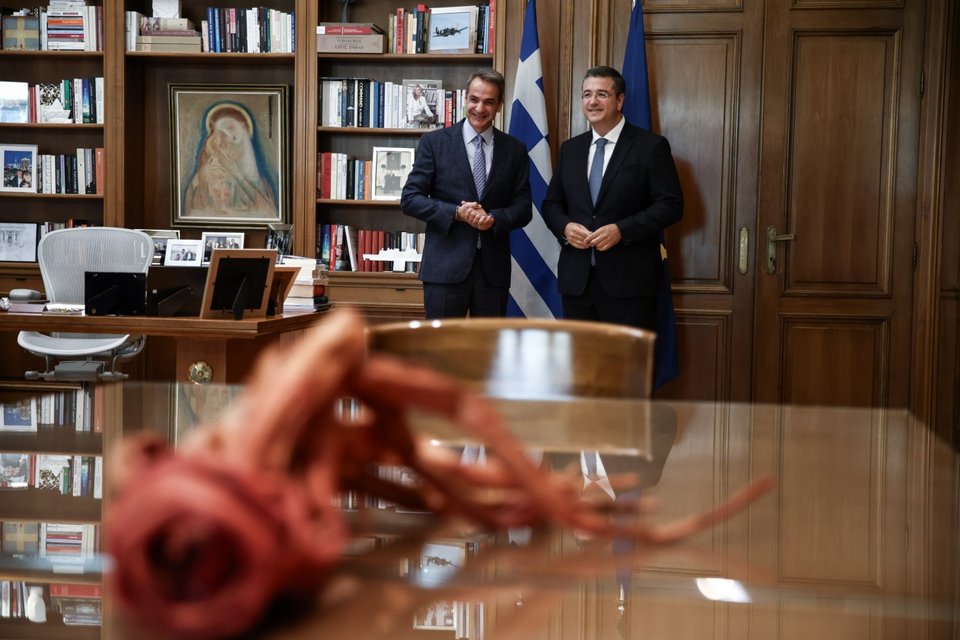 Ο Κυριάκος Μητσοτάκης με τον Απόστολο Τζιτζικώστα / Φωτογραφία: Dimitris Kapantais / SOOC