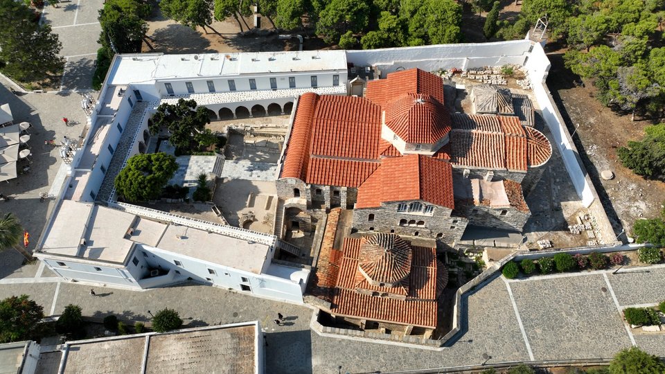 Παναγία της Εκατονταπυλιανής