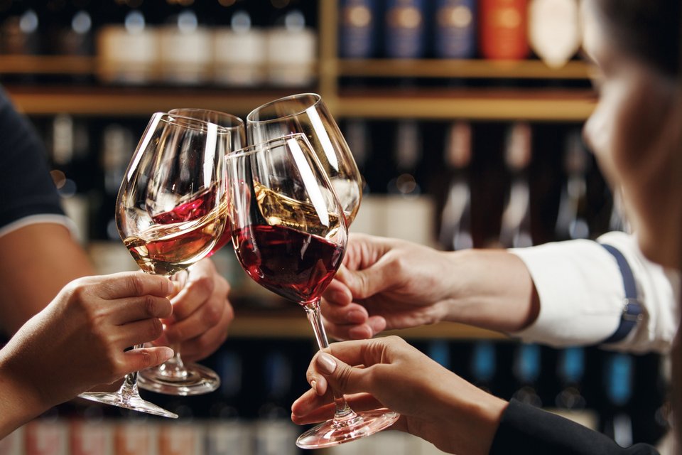 Ενα Σαββατοκύριακο στη Νεμέα με wine pairing, masterclass, οινογνωσίες, συμμετοχή στη γιορτή του τρύγου, πάρτι στην πλατεία με μουσικές και κρασιά / shutterstock