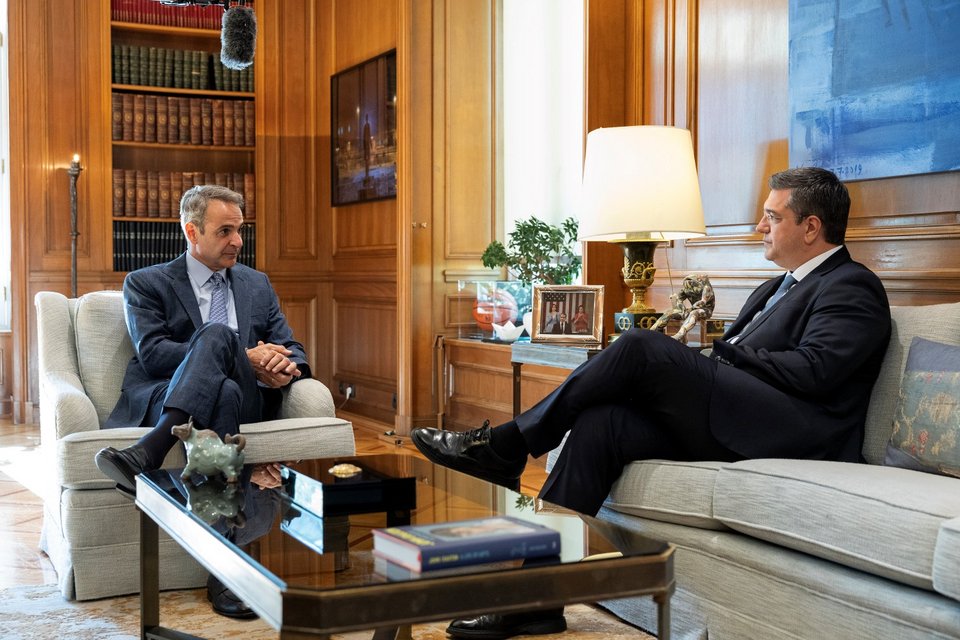Ο Κυριάκος Μητσοτάκης με τον Απόστολο Τζιτζικώστα / Φωτογραφία: Γρ. Τύπου Πρωθυπουργού/Δημήτρης Παπαμήτσος