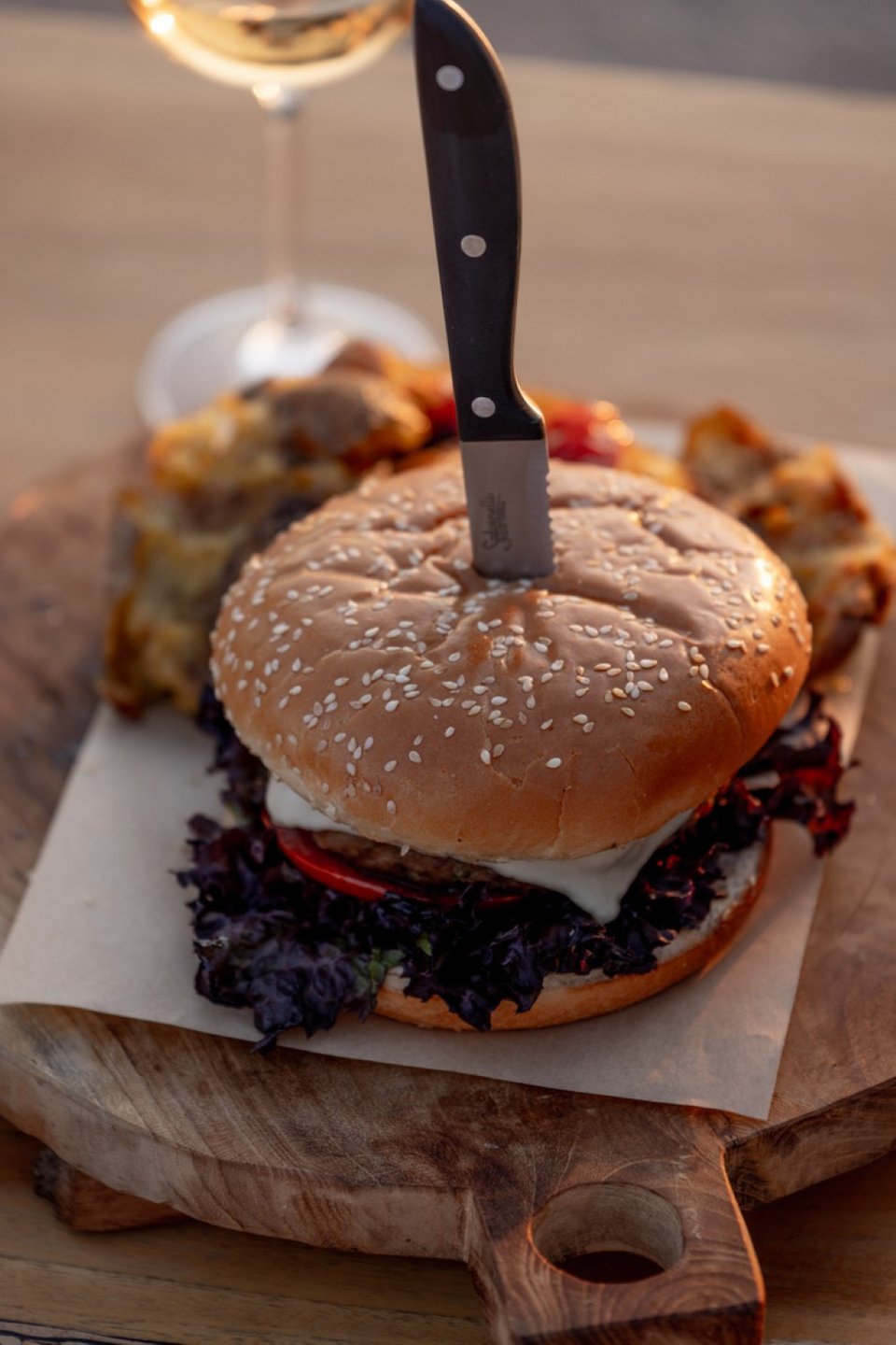 Yacht Club Burger
