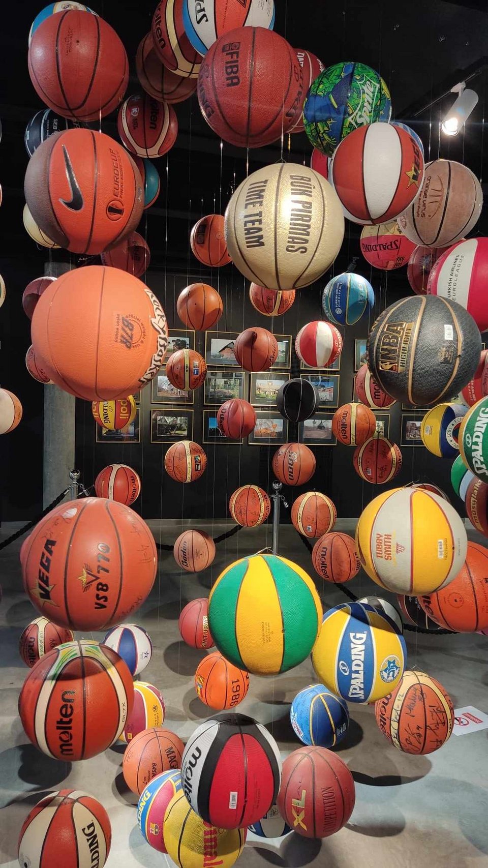 Μπάλες στο Lithuanian House of Basketball