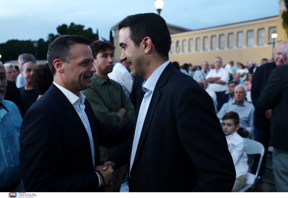 Η συνάντηση δύο υποψήφιων προέδρων του ΠΑΣΟΚ: Χάρης Δούκας και Μιχάλης Κατρίνης