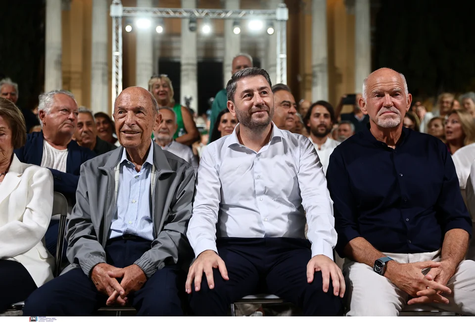 (Από αριστερά) Ο Κώστας Σημίτης, ο Νίκος Ανδρουλάκης και ο Γιώργος Παπανδρέου / Φωτογραφία: Intime