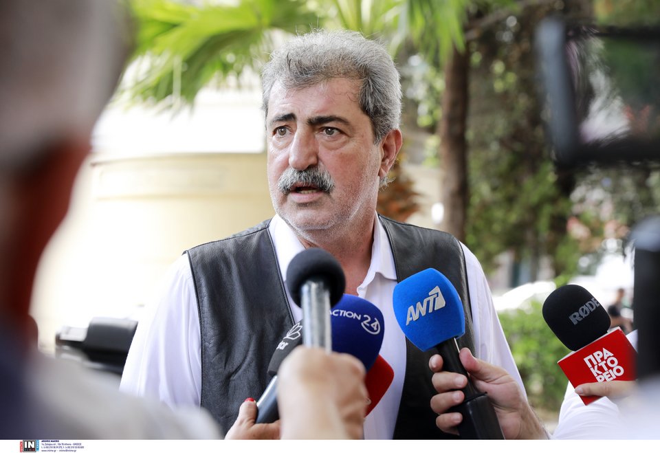 Ο Παύλος Πολάκης προσέρχεται στη συνεδρίαση της ΠΓ ΣΥΡΙΖΑ