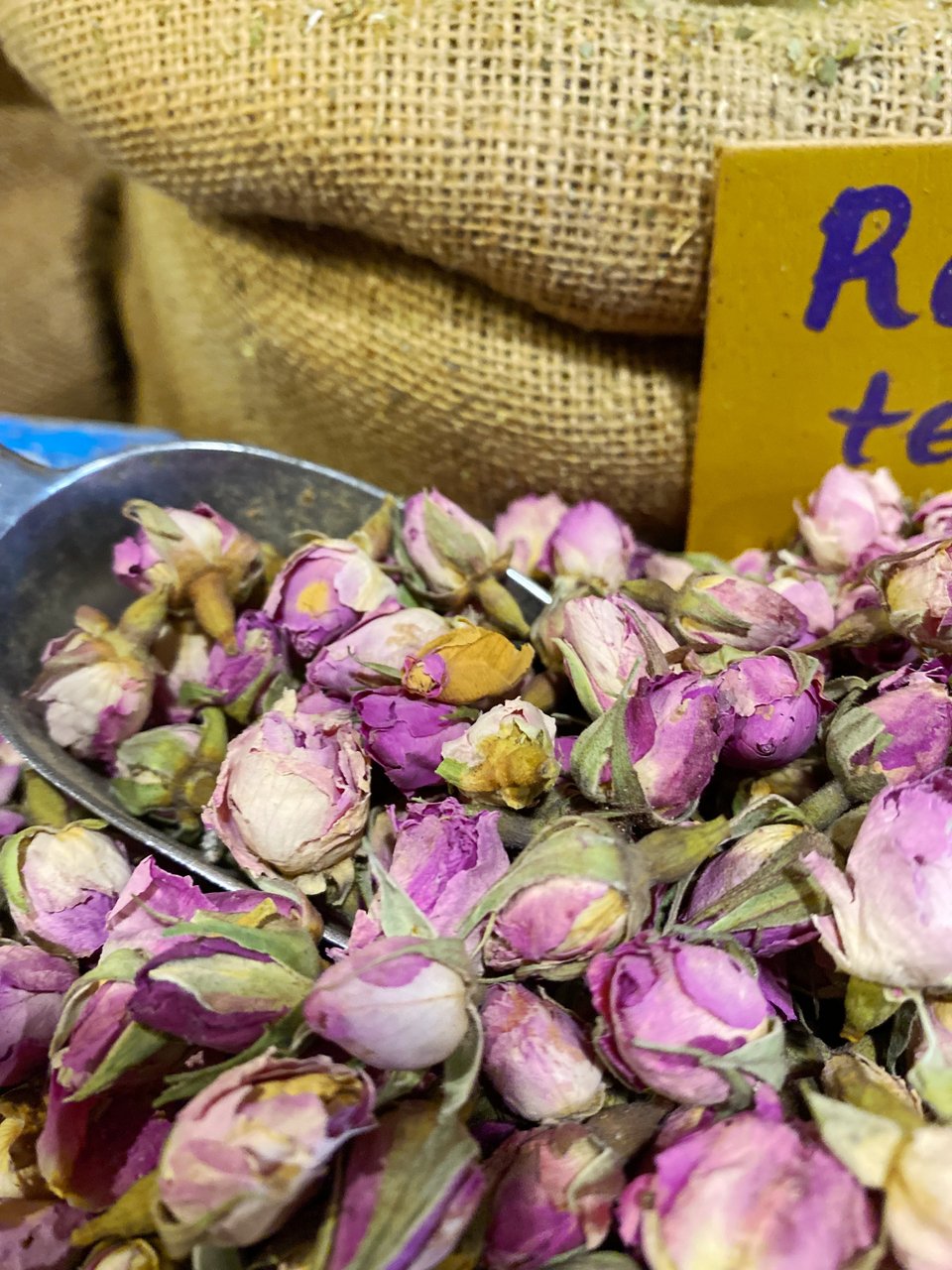 Λουλούδια αποξηραμένα, αρωματικά, μυρωδικά, βότανα / Φωτογραφία: Μάνος Λειβαδάρος/iefimerida