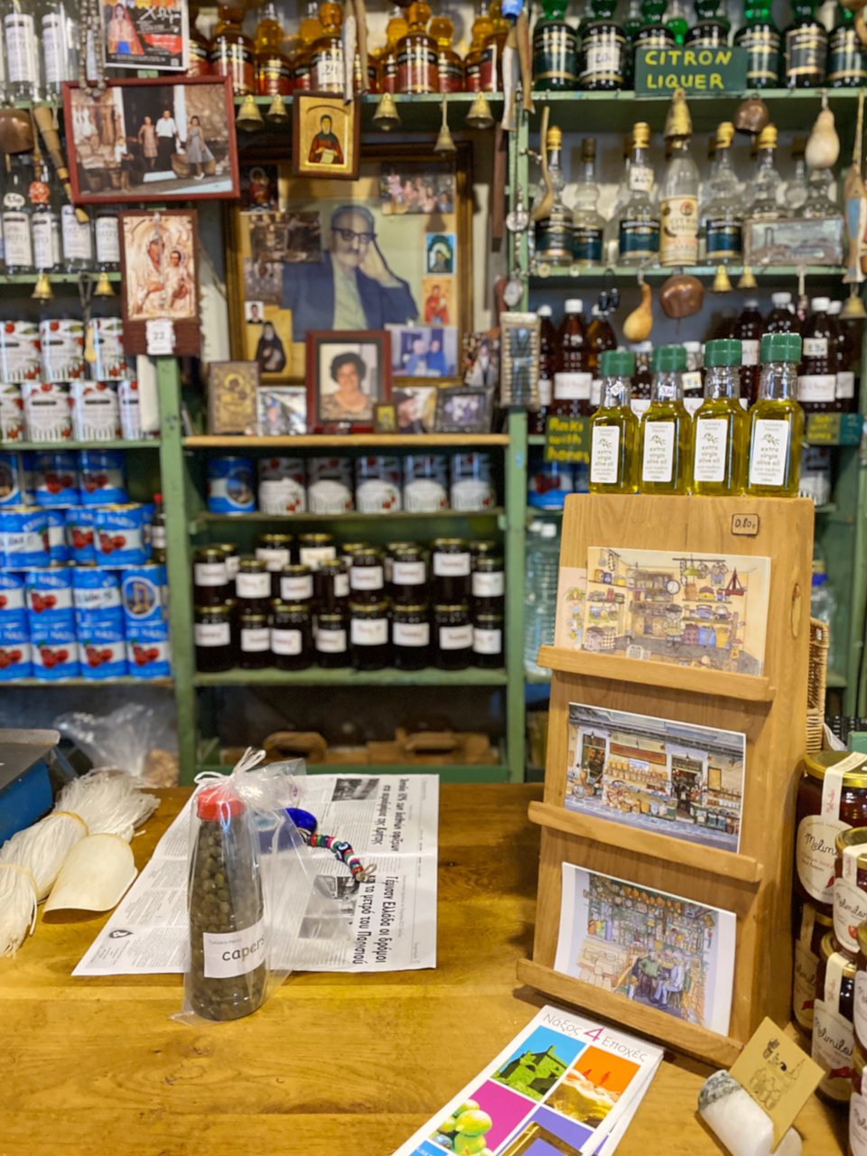 Λικέρ κίτρο, κάππαρη, λάδι, μέλι και μαρμελάδες / Φωτογραφία: Μάνος Λειβαδάρος/iefimerida
