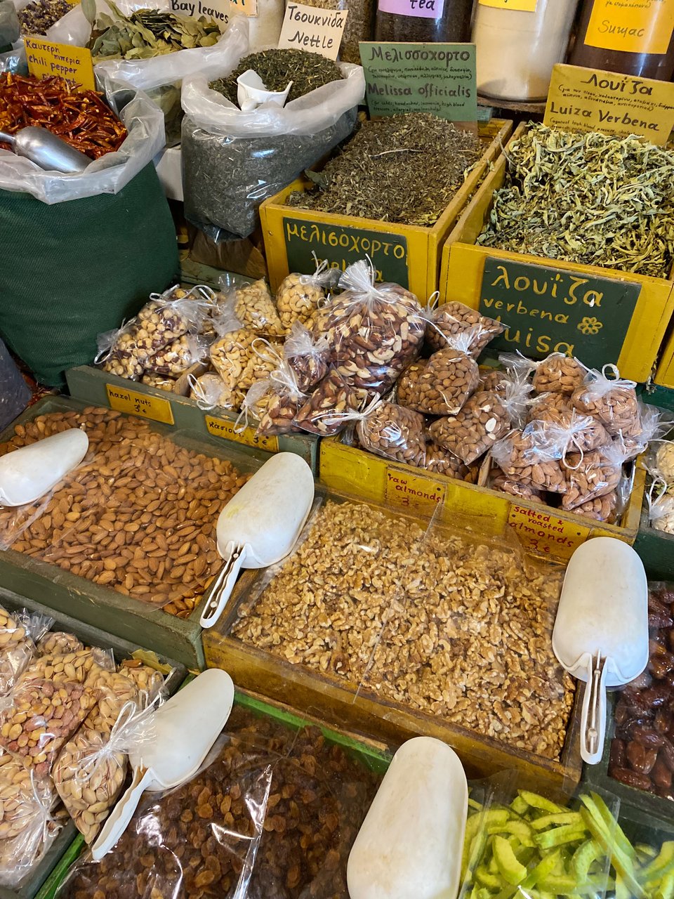 Ξηροί καρποί χύμα με το κιλό / Φωτογραφία: Μάνος Λειβαδάρος/iefimerida