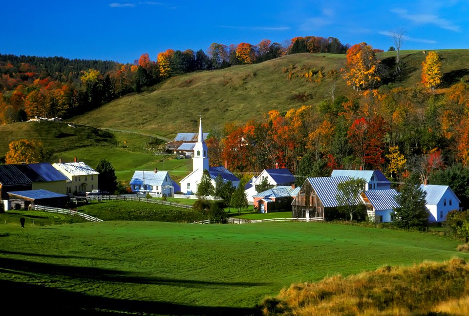 Φθινοπωρινό σκηνικό στο μικρό χωριό East Corinth στο Vermont