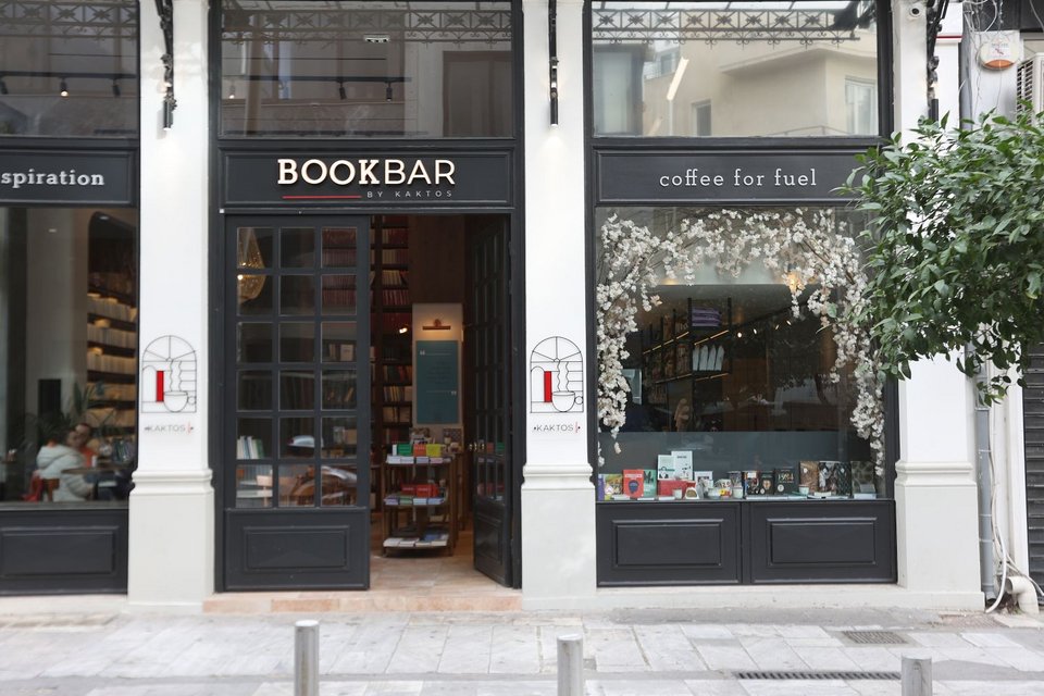BOOKBAR by kaktos είναι το καφέ – βιβλιοπωλείο των Εκδόσεων ΚΑΚΤΟΣ στο κέντρο της Αθήνας
