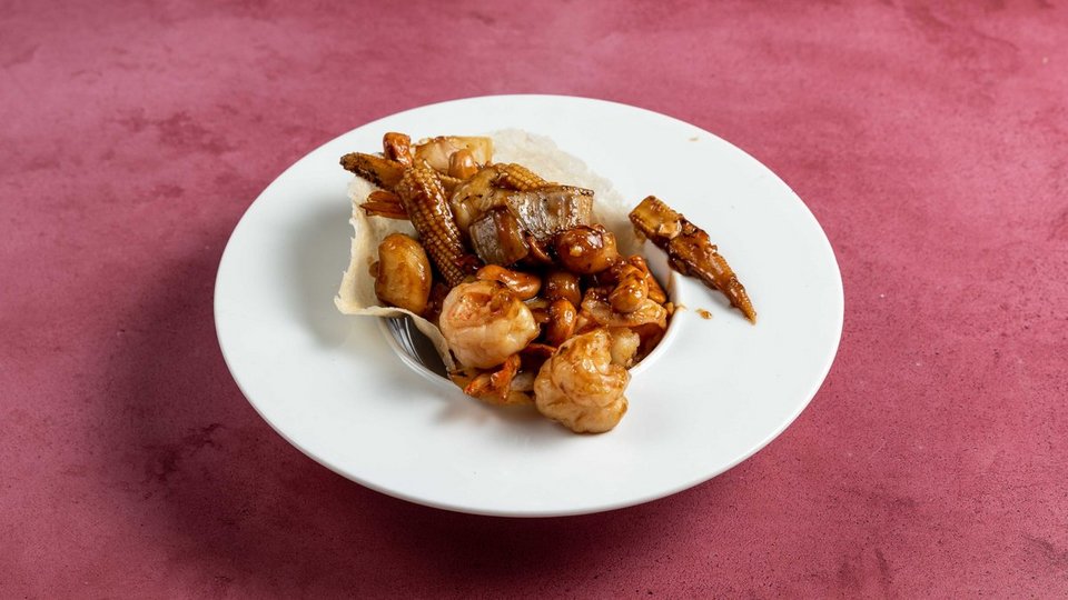 Κοτόπουλο με κάσιους στο Vietnam της Νέας Σμύρνης / Φωτογραφία: Wolt/Vietnam 