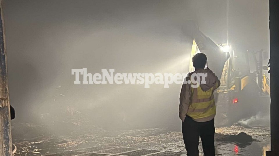 Φωτιά σε εργοστάσιο στον Βόλο