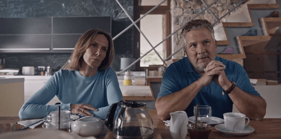 Η Εβελίνα Παπούλια (Σάντρα) και ο Γιώργος Λιάντος (Γιώργος)