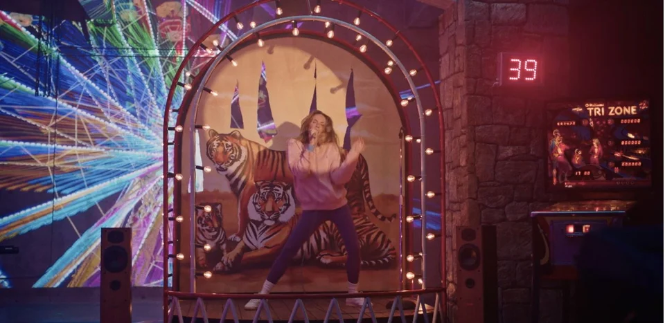 H Εβελίνα Παπούλια ως Σάντρα