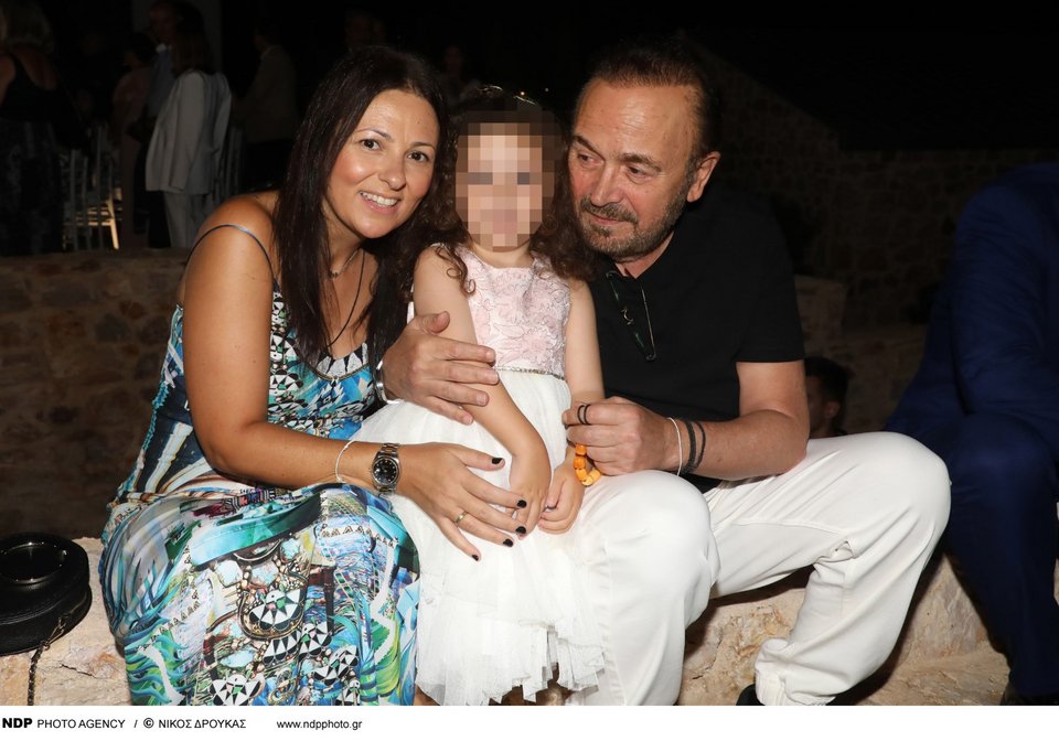 Κατερίνα Κουργιουξίδου και Σταμάτης Γονίδης με την κόρη τους