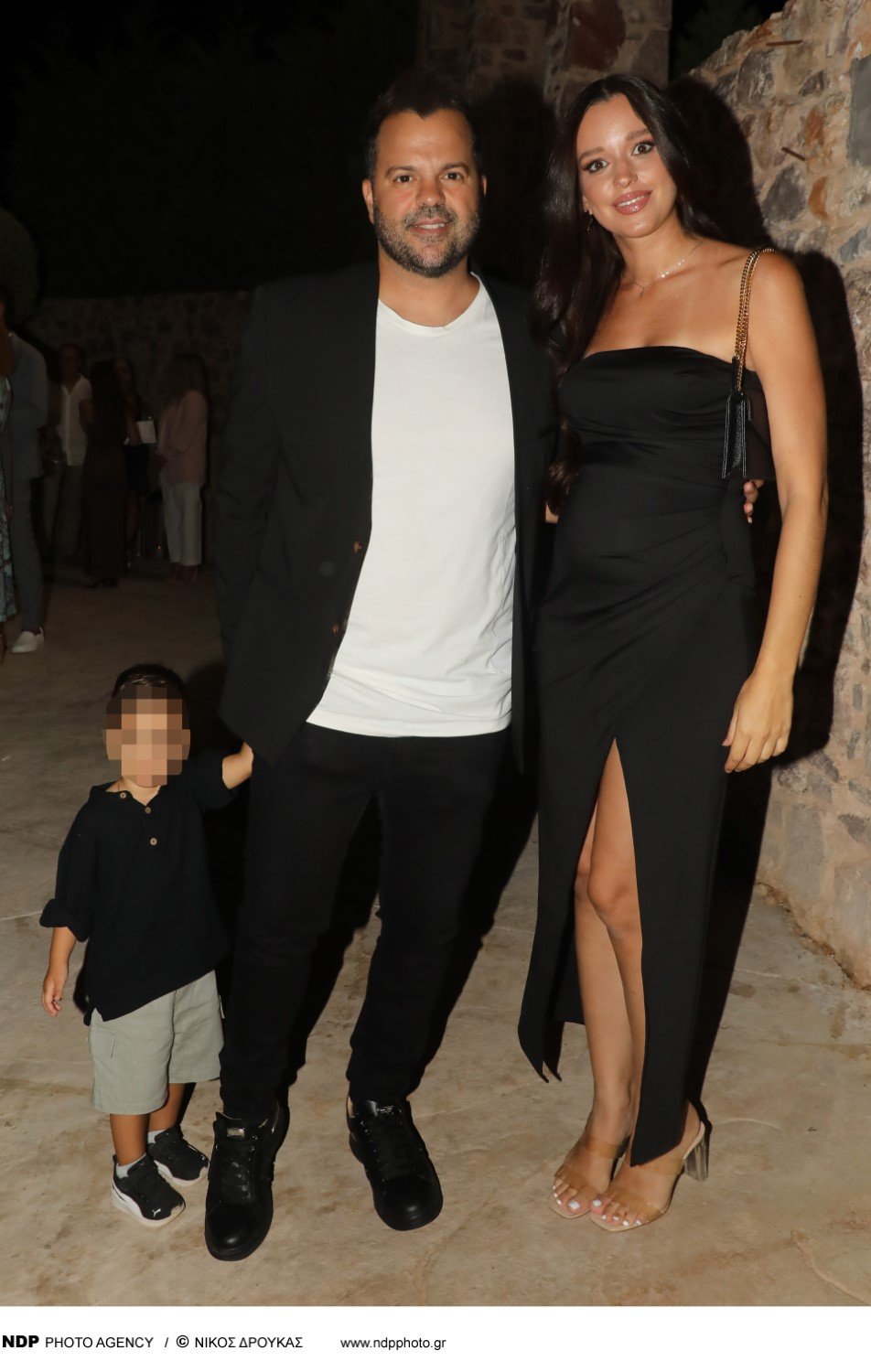 Ο Νίκος Απέργης με τη σύζυγό του, Δώρα, και τον γιο τους