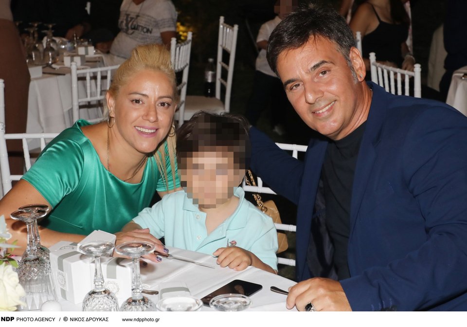 Η Σοφία Τραντίδου και ο Γιώργος Λεμπέσης με τον γιο τους