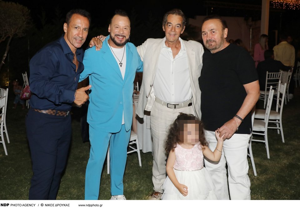 Ο Πέτρος Ίμβριος, ο Χρήστος Δάντης, ο Κώστας Χαριτοδιπλωμένος, και ο Σταμάτης Γονίδης με την κόρη του