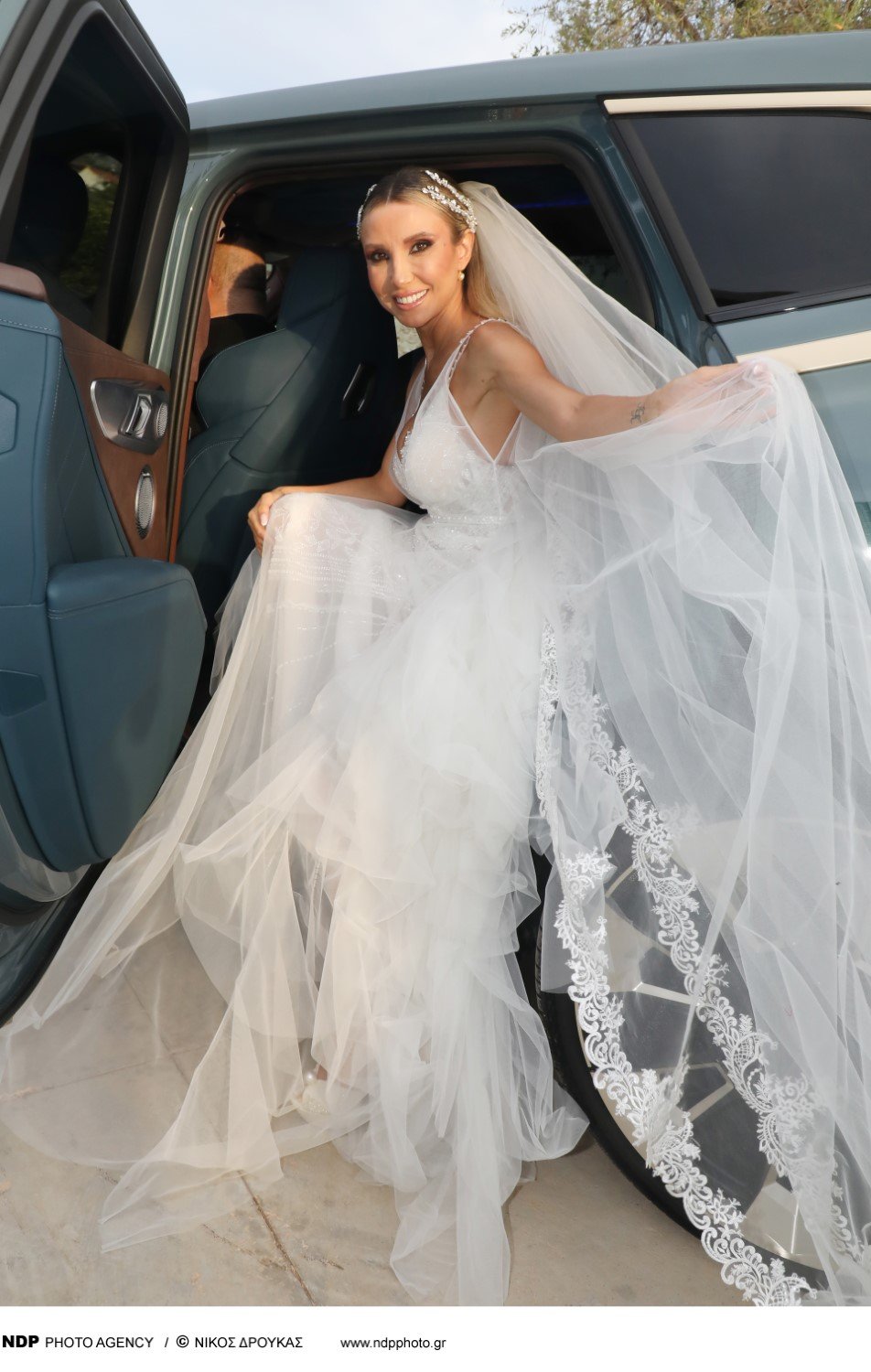 Εντυπωσιακή νύφη η Κατερίνα Νάκα 