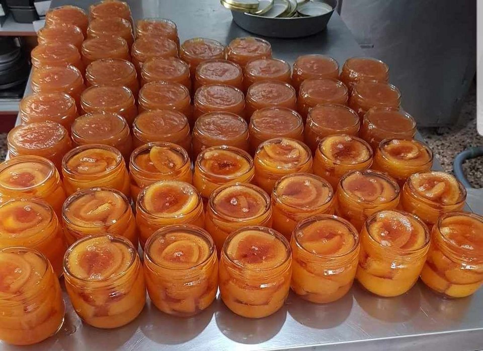 Πορτοκάλι γλυκό του κουταλιού με φρούτα από τα κτήματα του