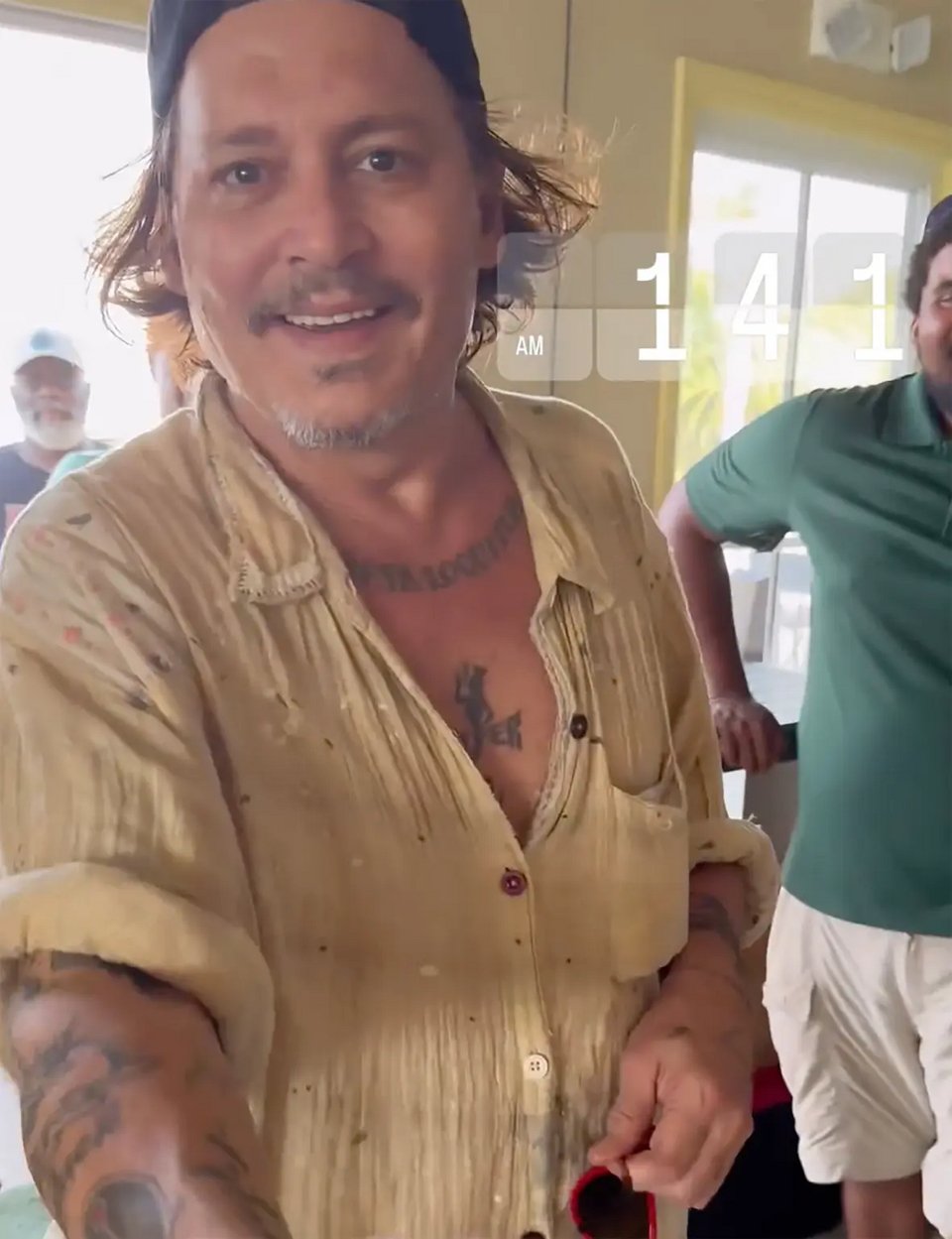 Ο Τζόνι Ντεπ με καινούριο χαμόγελο