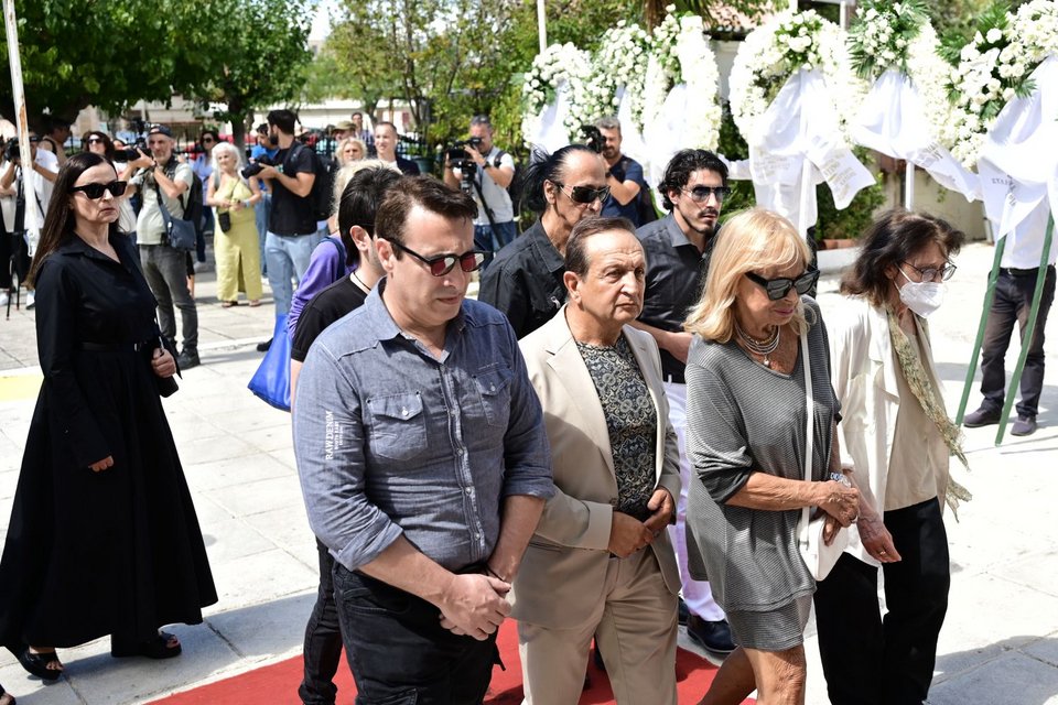 Το τελευταίο αντίο στον Ντίνο Καρύδη