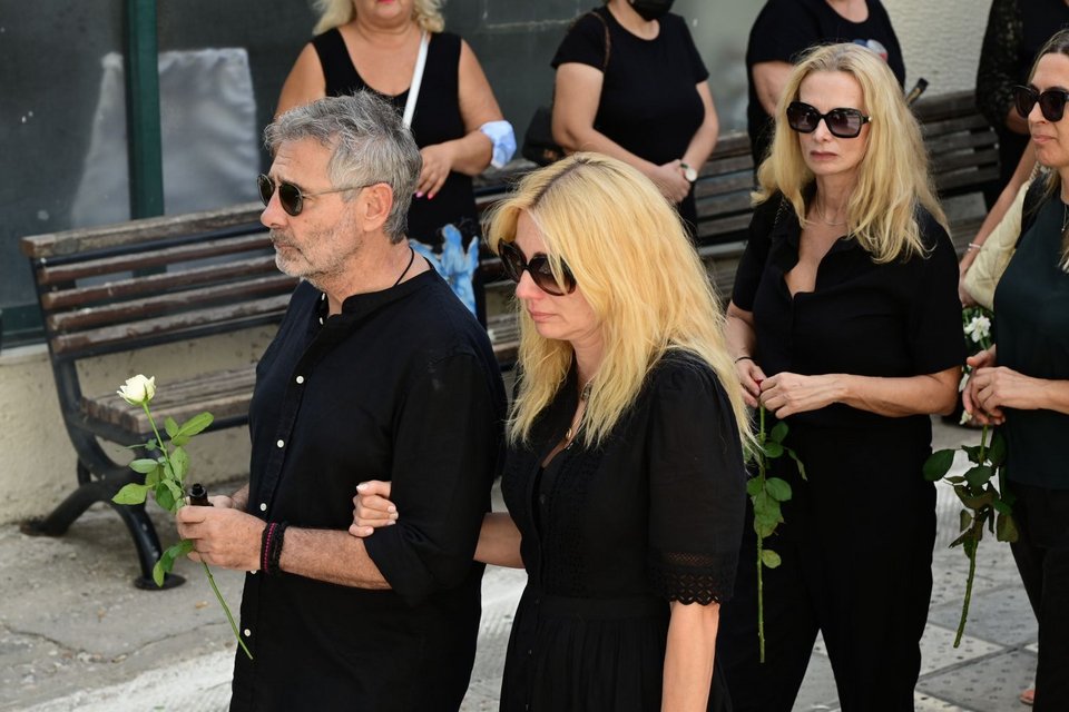 Συντετριμμένη η Σμαράγδα Καρύδη