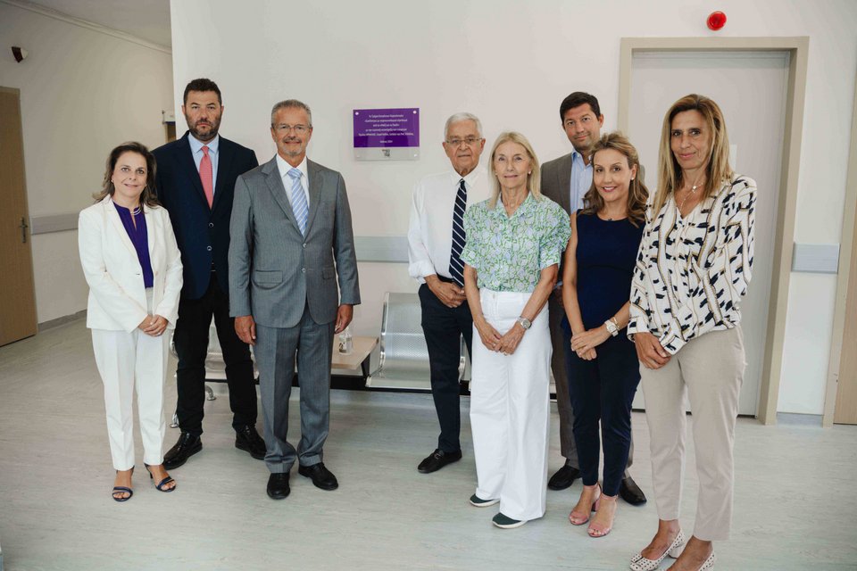 (αριστερά προς δεξιά) | Ειρήνη Ψημίτη, Διευθύντρια Ανθρώπινου Δυναμικού και Επικοινωνίας της Cepal Hellas, Θεόδωρος Αθανασόπουλος, Διευθύνων Σύμβουλος της Cepal Hellas, Αρτέμιος Θεοδωρίδης, Εκτελεστικός Πρόεδρος της Cepal Hellas, Ιωάννης Παπαδάτος, παιδίατρος & Αντιπρόεδρος του Μαζί για το Παιδί, Αλεξάνδρα Μαρτίνου, Πρόεδρος του Μαζί για το Παιδί, Ρεγγίνα Γκολέμη, Πρόεδρος του Ομίλου Goldair, Νίκος Σοφιάδης, Αναπληρωτής Διευθύνων Σύμβουλος της Goldair, Εύη Ιωαννίδου, Διευθύντρια Επικοινωνίας του Ομίλου ΗΡΑΚΛΗΣ