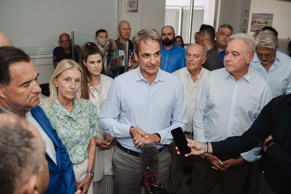 Αλεξάνδρα Μαρτίνου, Πρόεδρος του Μαζί για το Παιδί, ο Πρωθυπουργός Κυριάκος Μητσοτάκης, Φώτης Σερέτης, Διοικητής της 5ης Υγειονομικής Περιφέρειας Θεσσαλίας & Στερεάς Ελλάδας