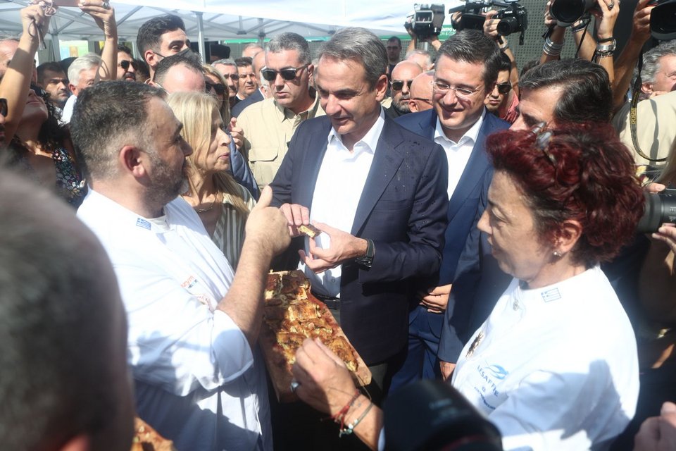 Στον πρωθυπουργό προσέφεραν μπουγάτσες γλυκές και αλμυρές