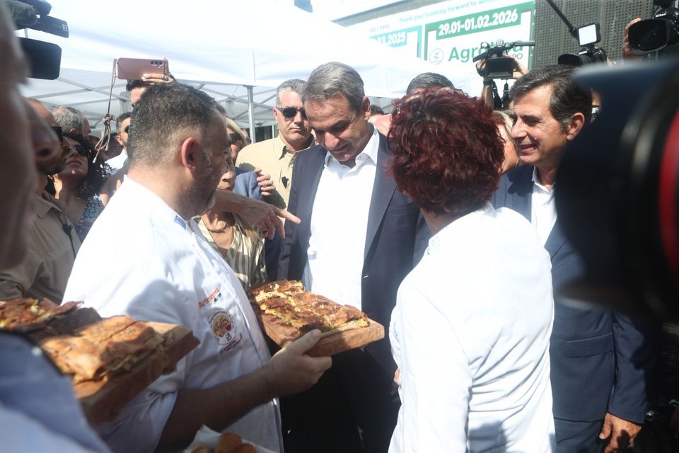 Στον πρωθυπουργό προσέφεραν μπουγάτσες γλυκές και αλμυρές