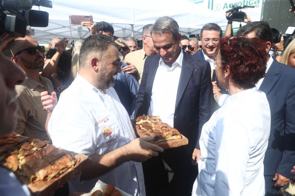 Στον πρωθυπουργό προσέφεραν μπουγάτσες γλυκές και αλμυρές