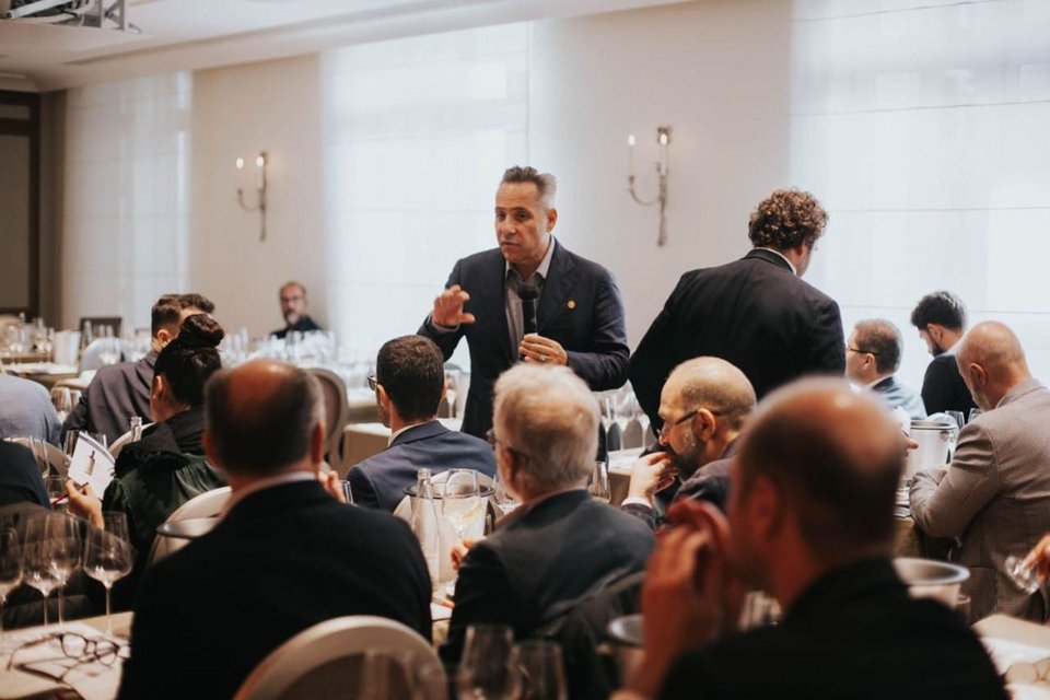 Ο Master of Wine Γιάννης Καρακάσης