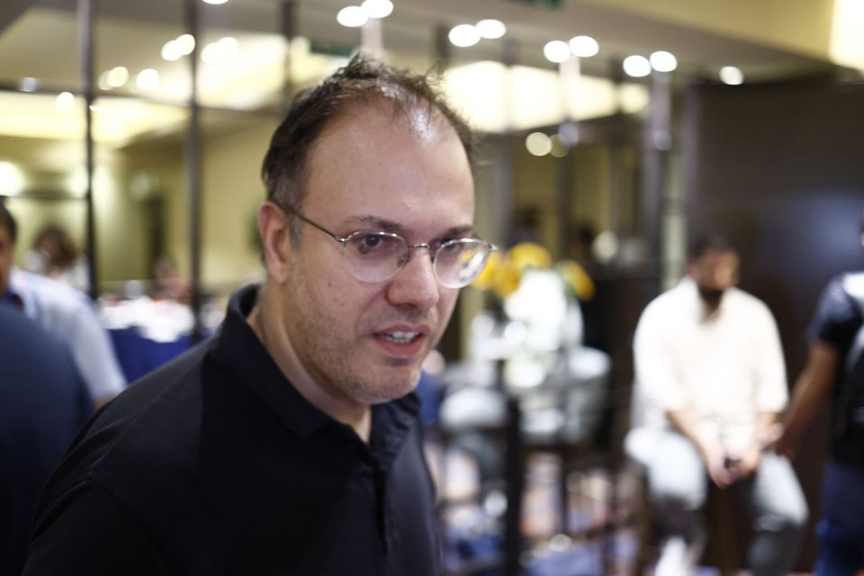 Θανάσης Θεοχαρόπουλος